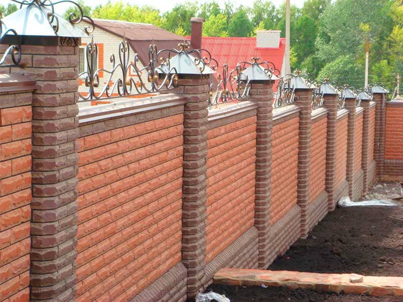 цены на кирпичный забор под ключ
